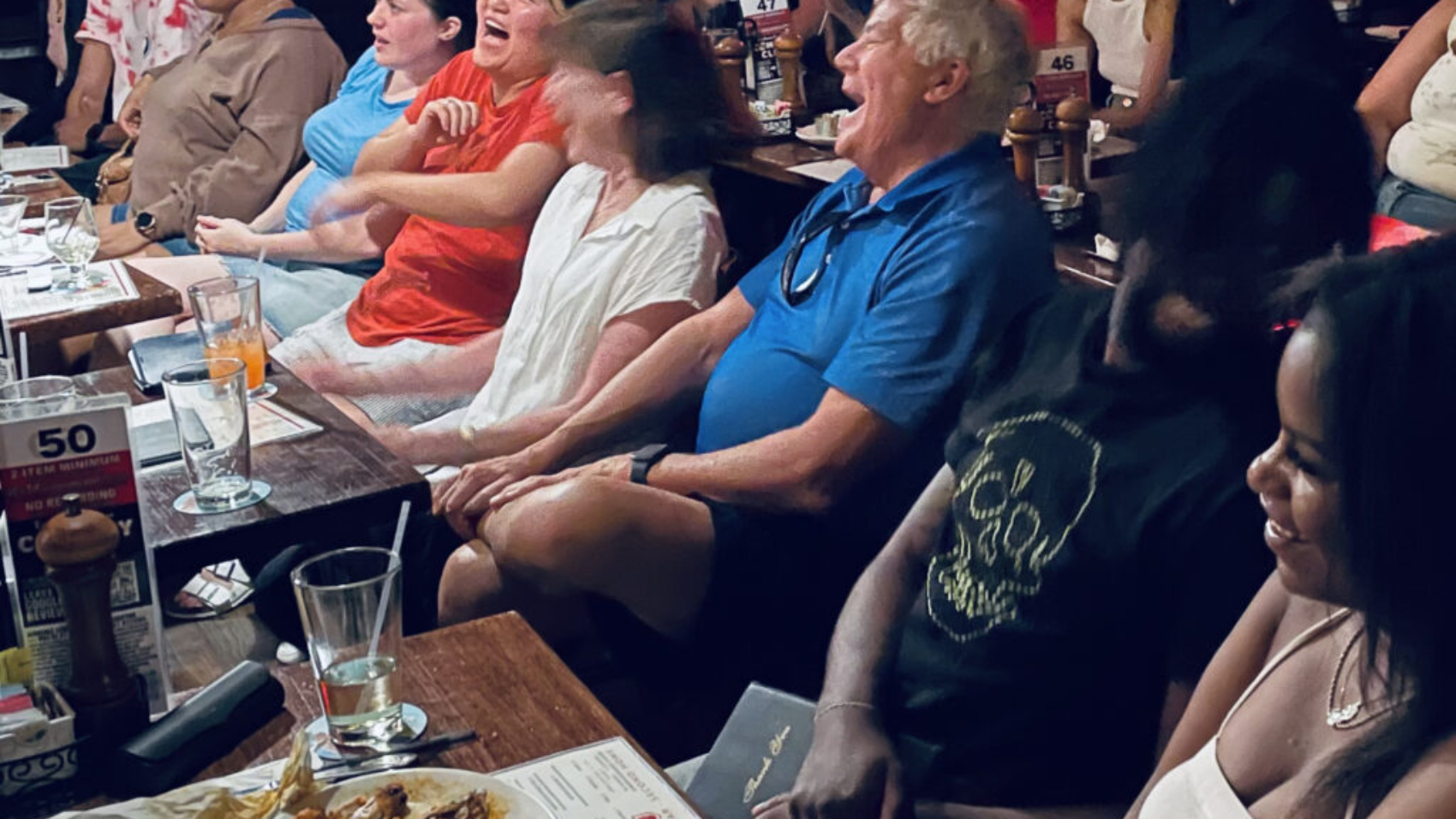 AUDIENCE-LAUGHING-6706-1024x874