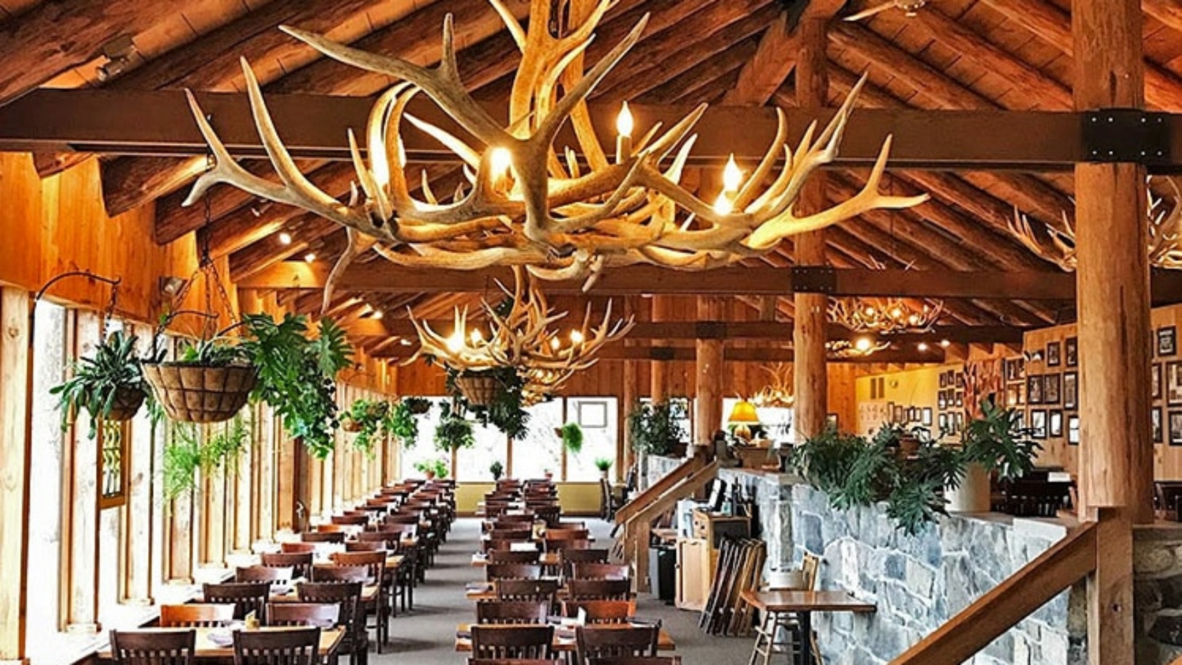 The-Walpack-Inn-interior-main-dining-room-748x470