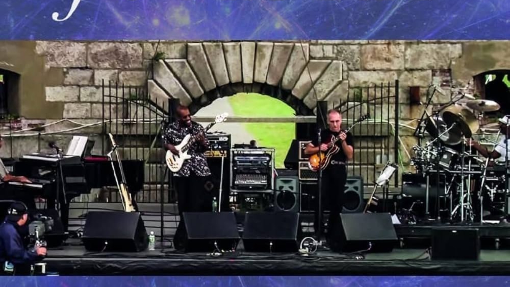 61NeCfSQ8bL._UF10001000_QL80_