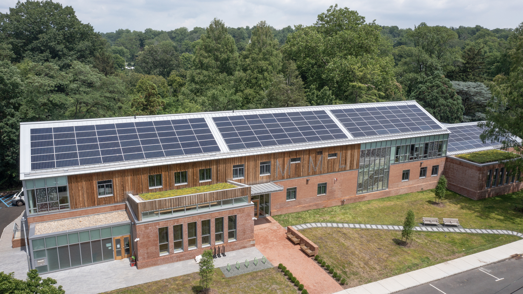 23310382-maplewood-memorial-library-dron-2400x1599