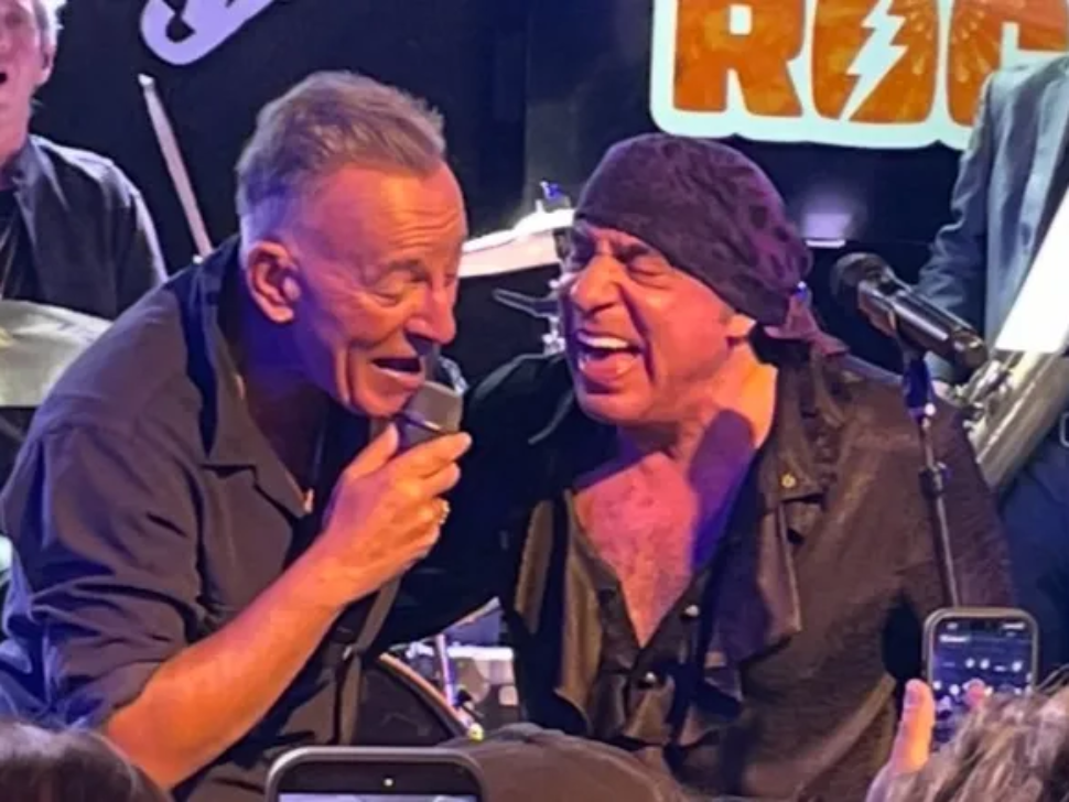 86924556007-bruce-steven-pony