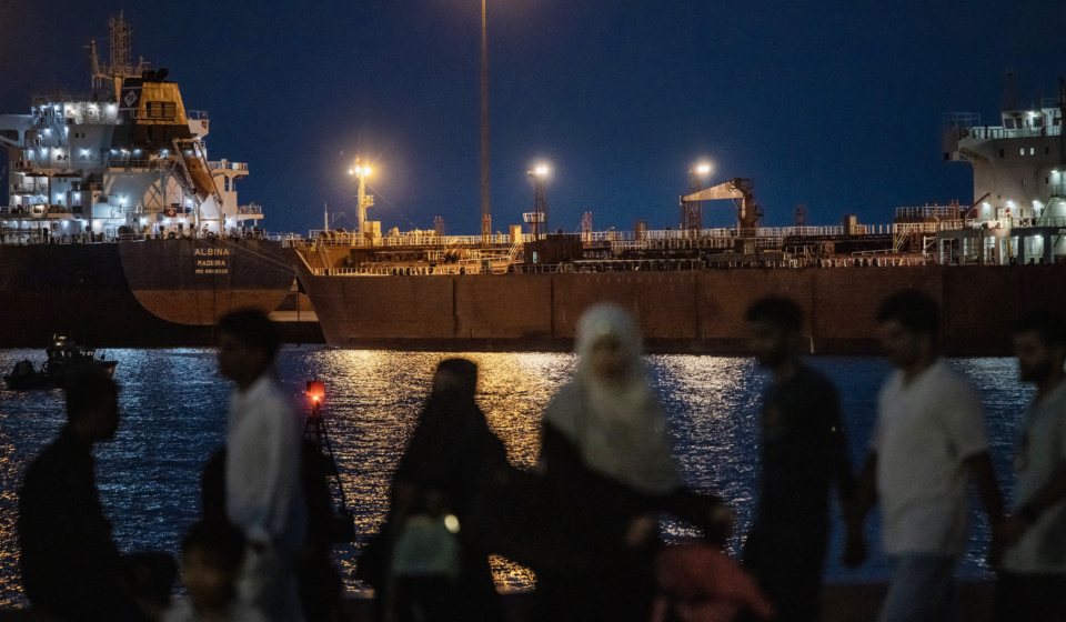 260323-oman-oil-mb-1218-021c31