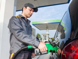 Gas station assistant refueling a car