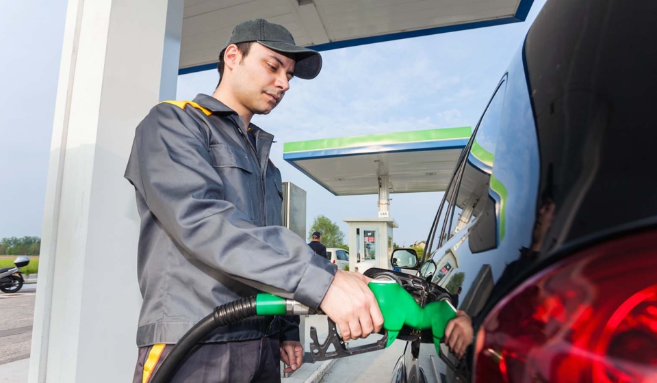 Gas station assistant refueling a car