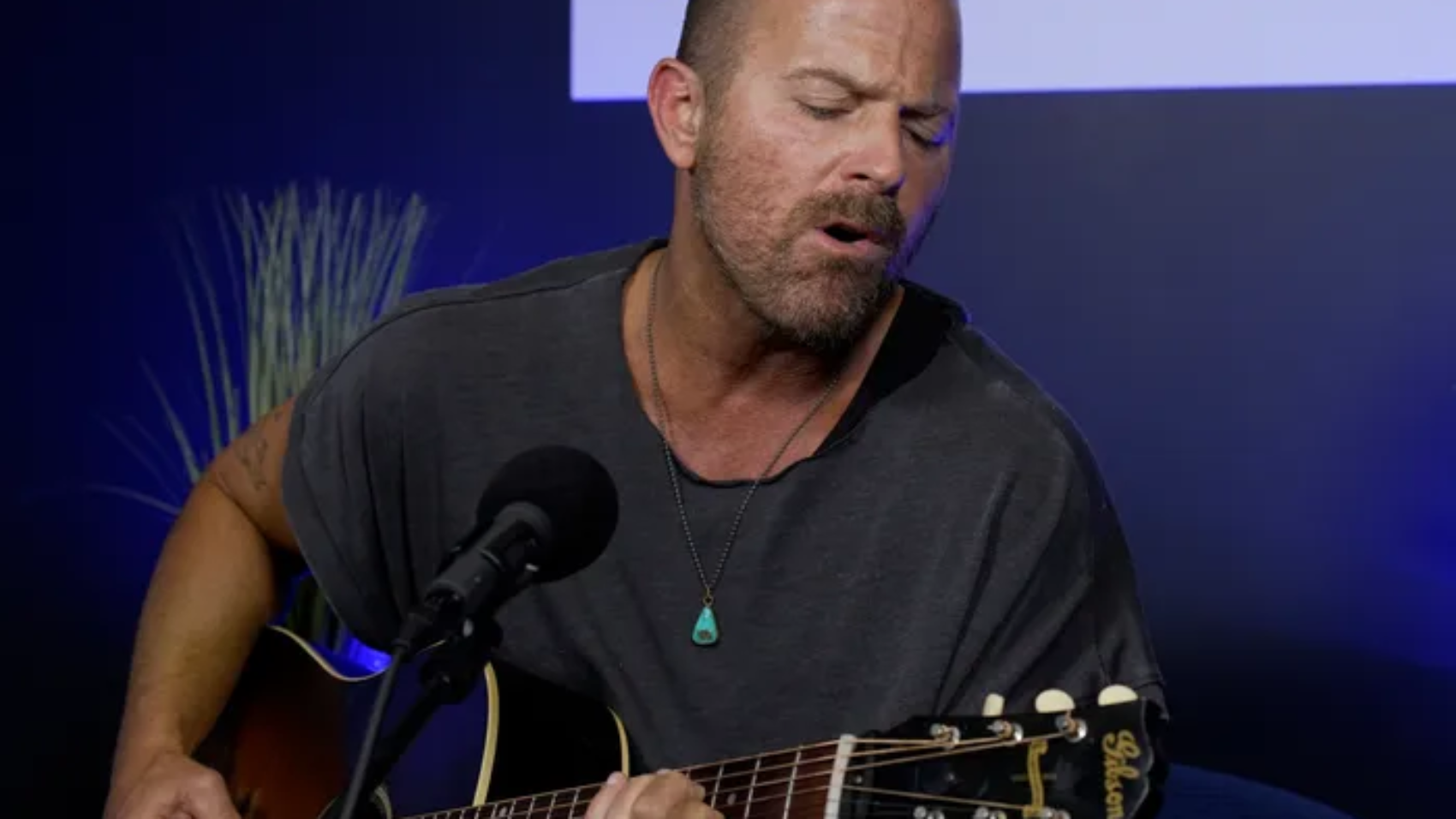 90299861007-kip-moore-04